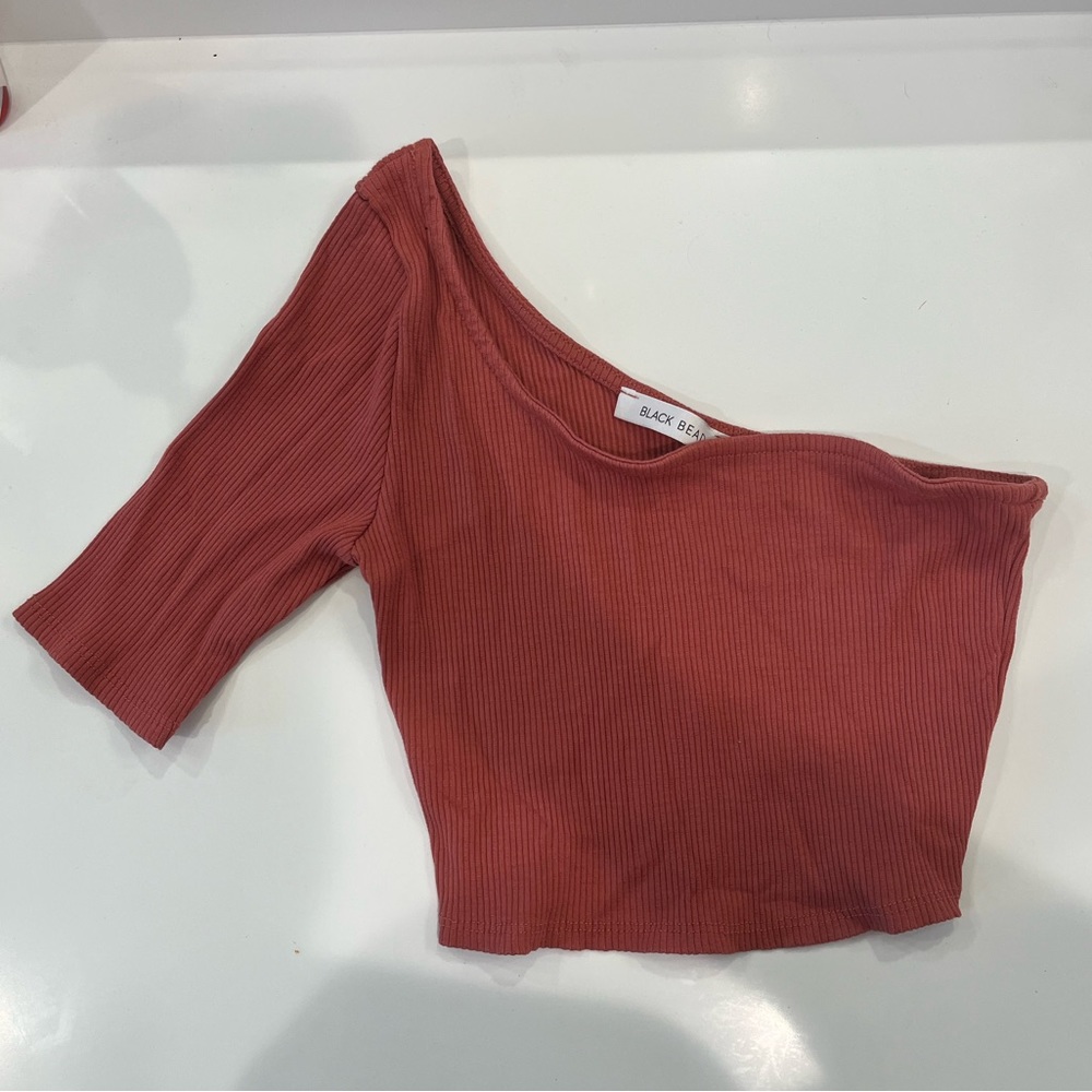 One shoulder pink crop top